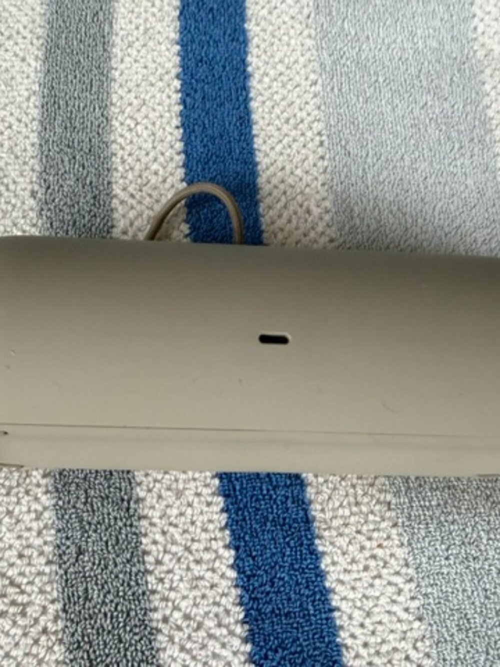 Beats Speaker - Champagne color, excellent sound! - Picture 3 of 4